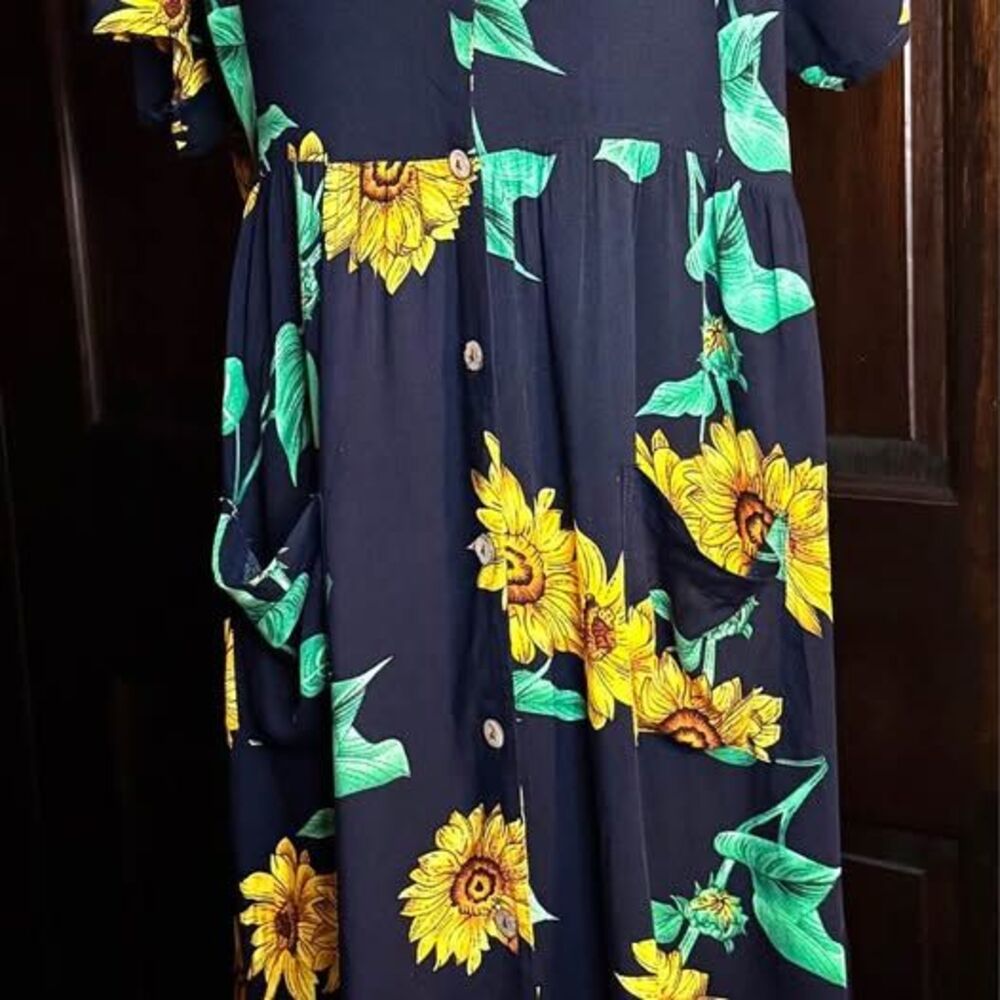 Sun Flower 🌼 Button Dress. 2XL